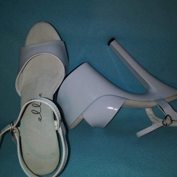 Elle brand platforms. Used one time for photos. - Picture 2 of 5